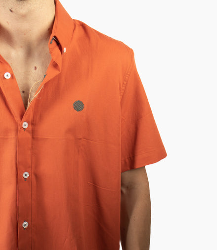 CAMISA LISA LADRILLO MANGA CORTA