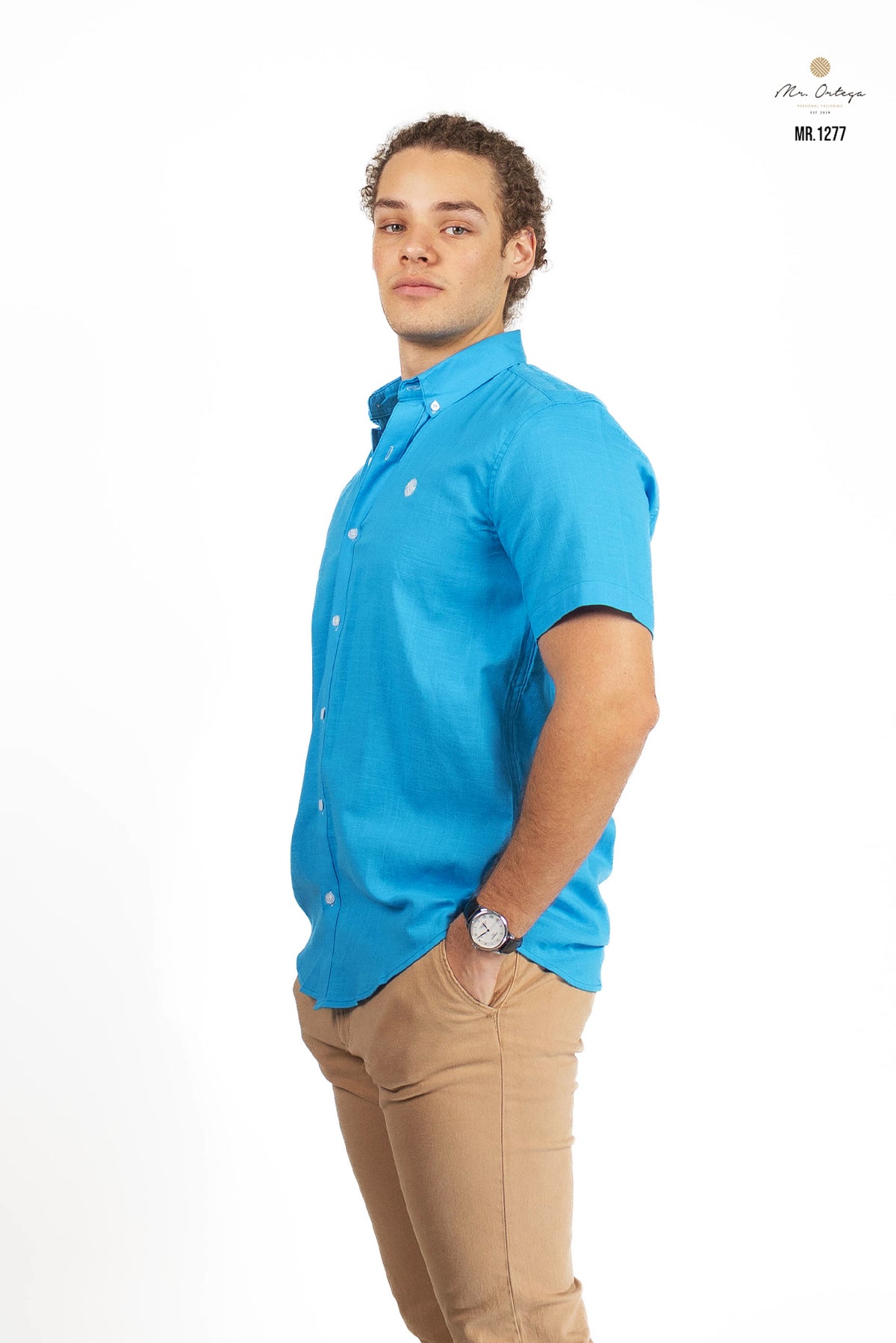 CAMISA LISA AZUL LOGOTIPO PLATEADO MANGA CORTA