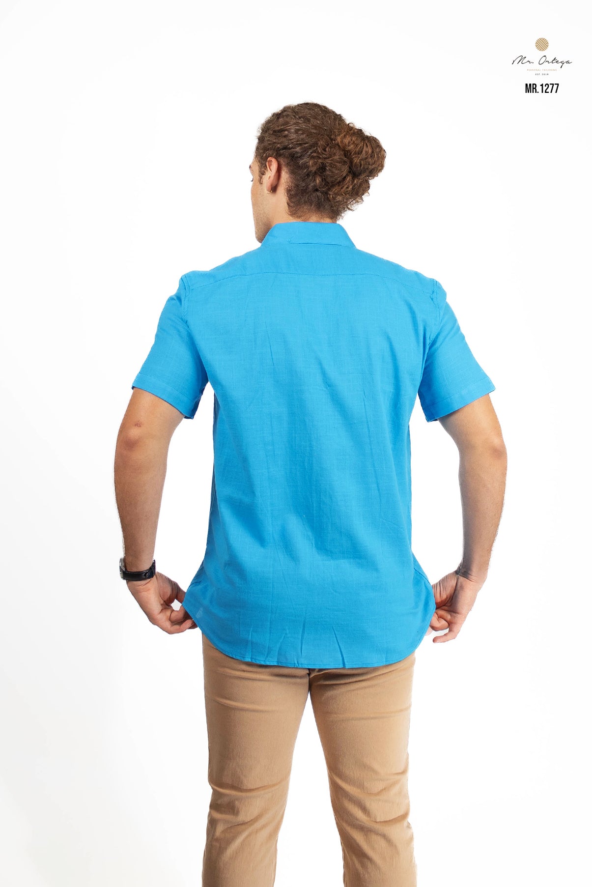 CAMISA LISA AZUL LOGOTIPO PLATEADO MANGA CORTA