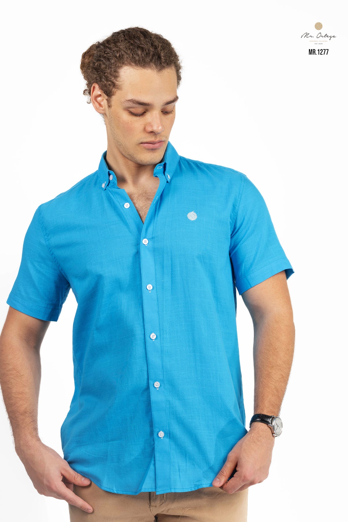 CAMISA LISA AZUL LOGOTIPO PLATEADO MANGA CORTA
