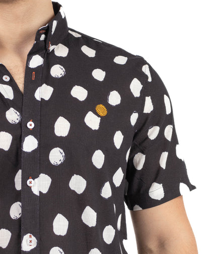 CAMISA NEGRO PUNTOS BLANCOS