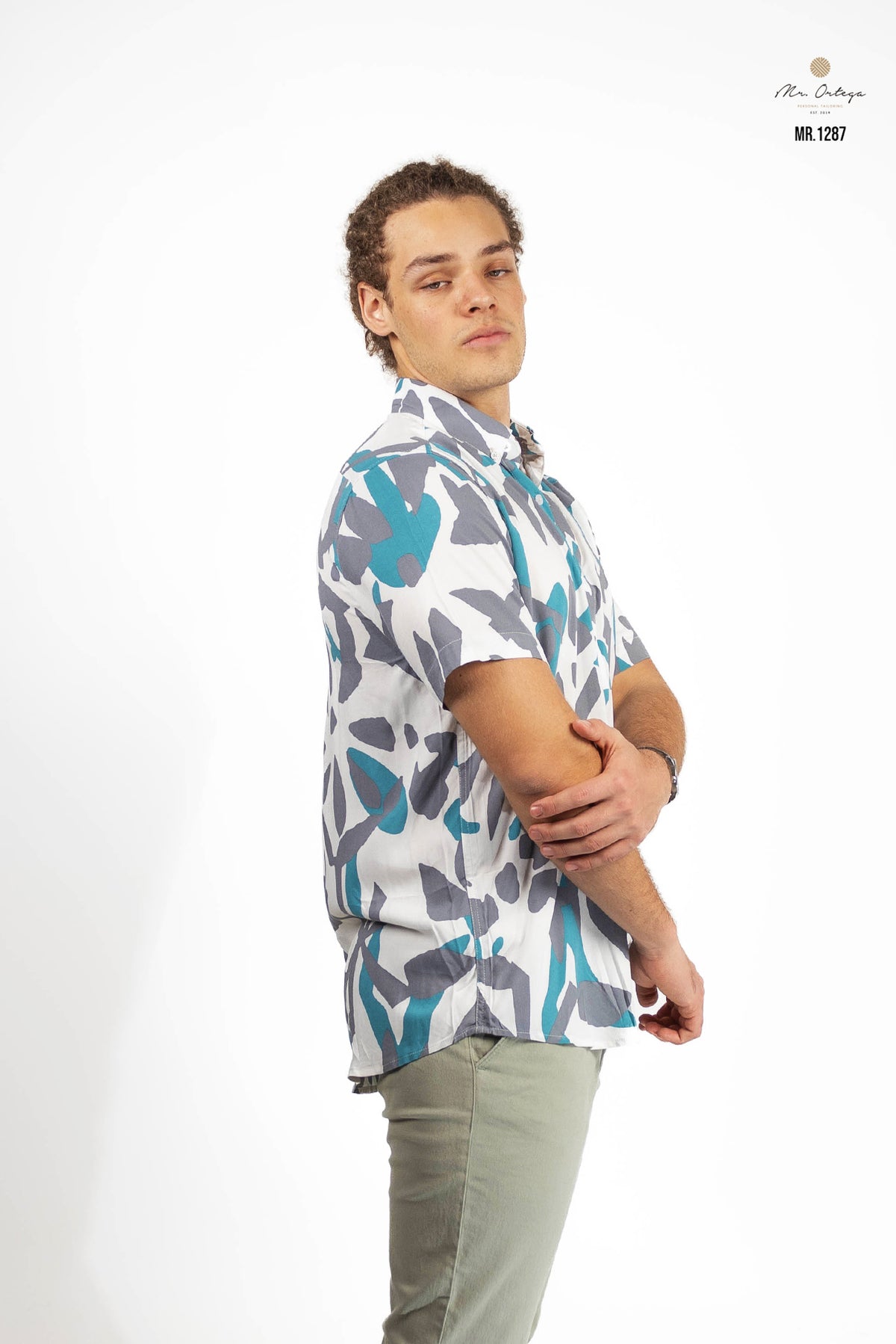 CAMISA ESTAMPADA BEIGE, ESTAMPADO GRIS Y TURQUESA MANGA CORTA