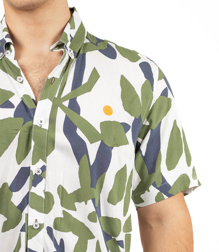 CAMISA BLANCA ESTAMPADO VERDE / AZUL MARINO