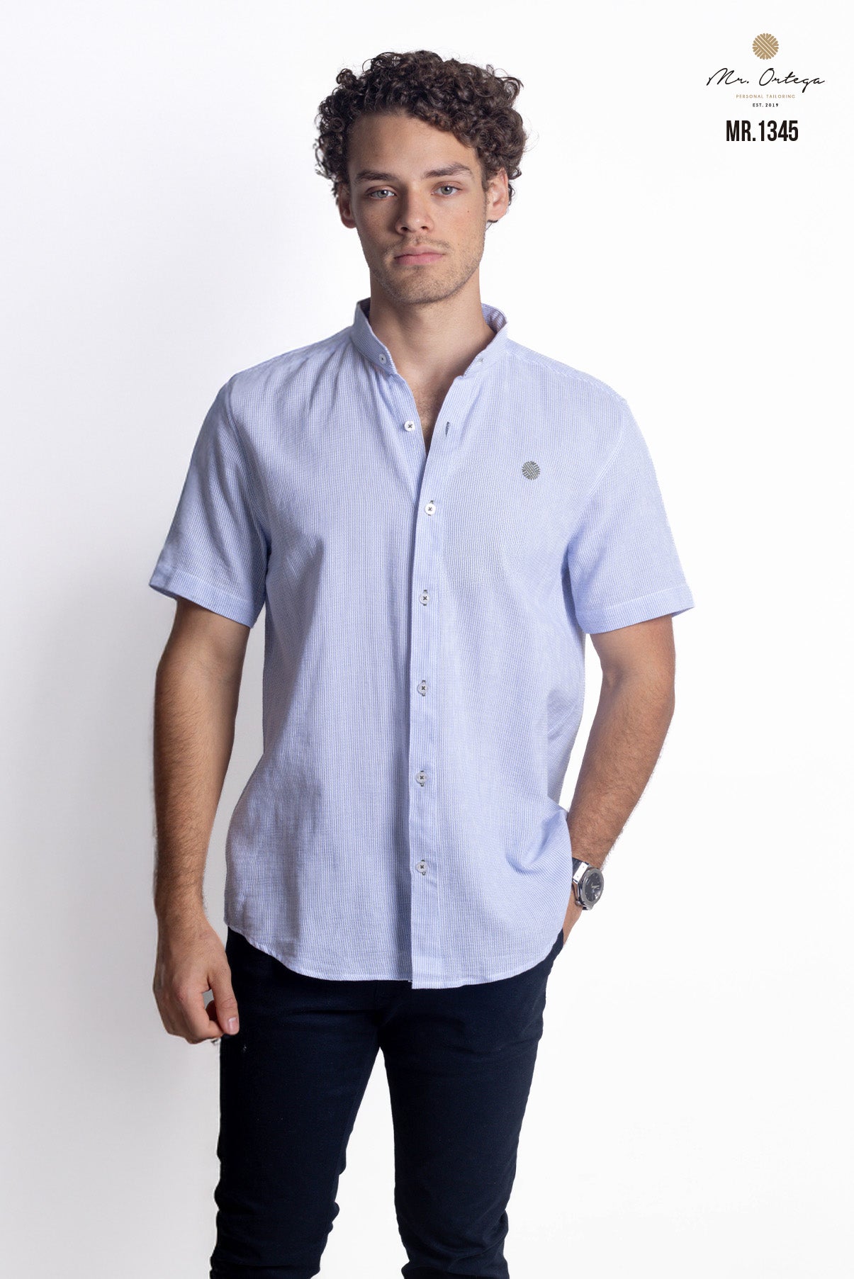 CAMISA LISA AZUL Y BLANCO BORDADO DE TELA MANGA CORTA