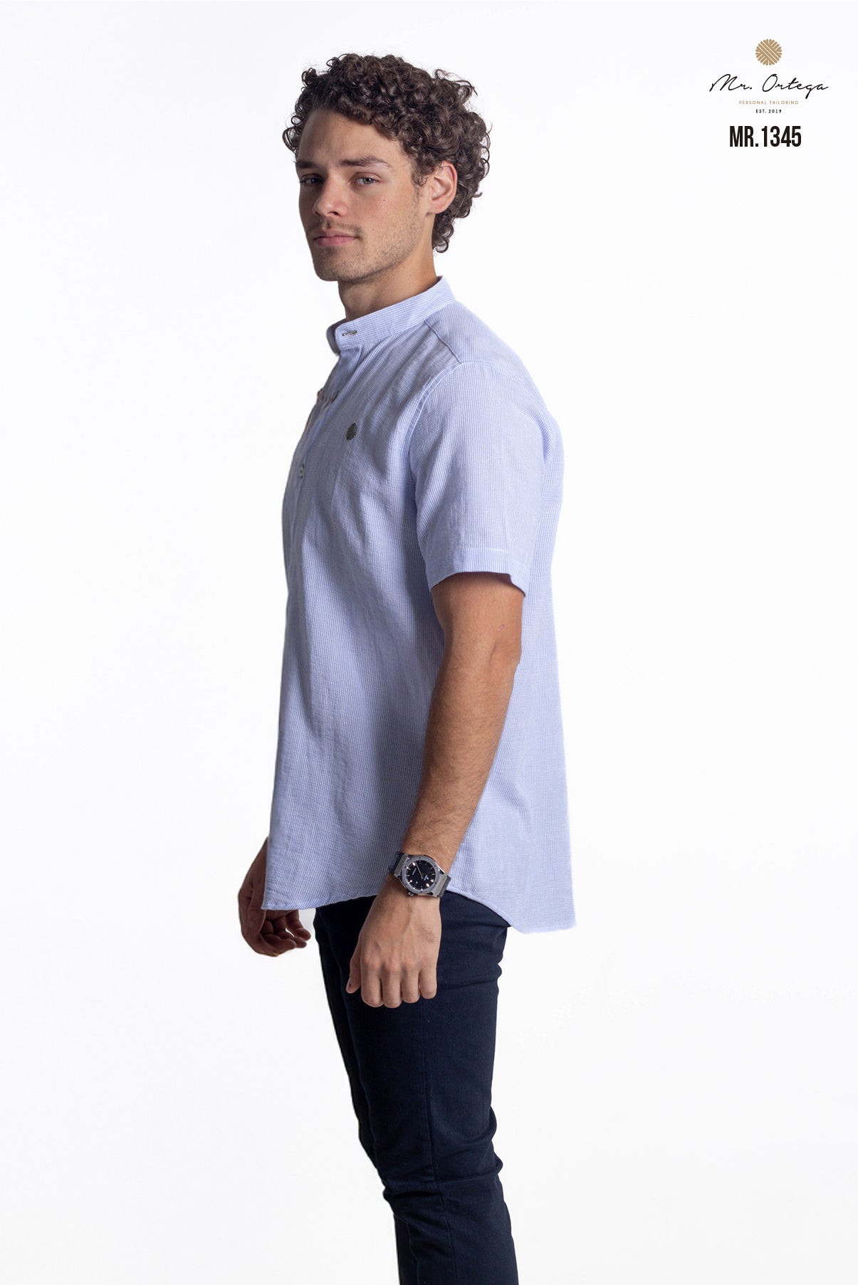 CAMISA LISA AZUL Y BLANCO BORDADO DE TELA MANGA CORTA