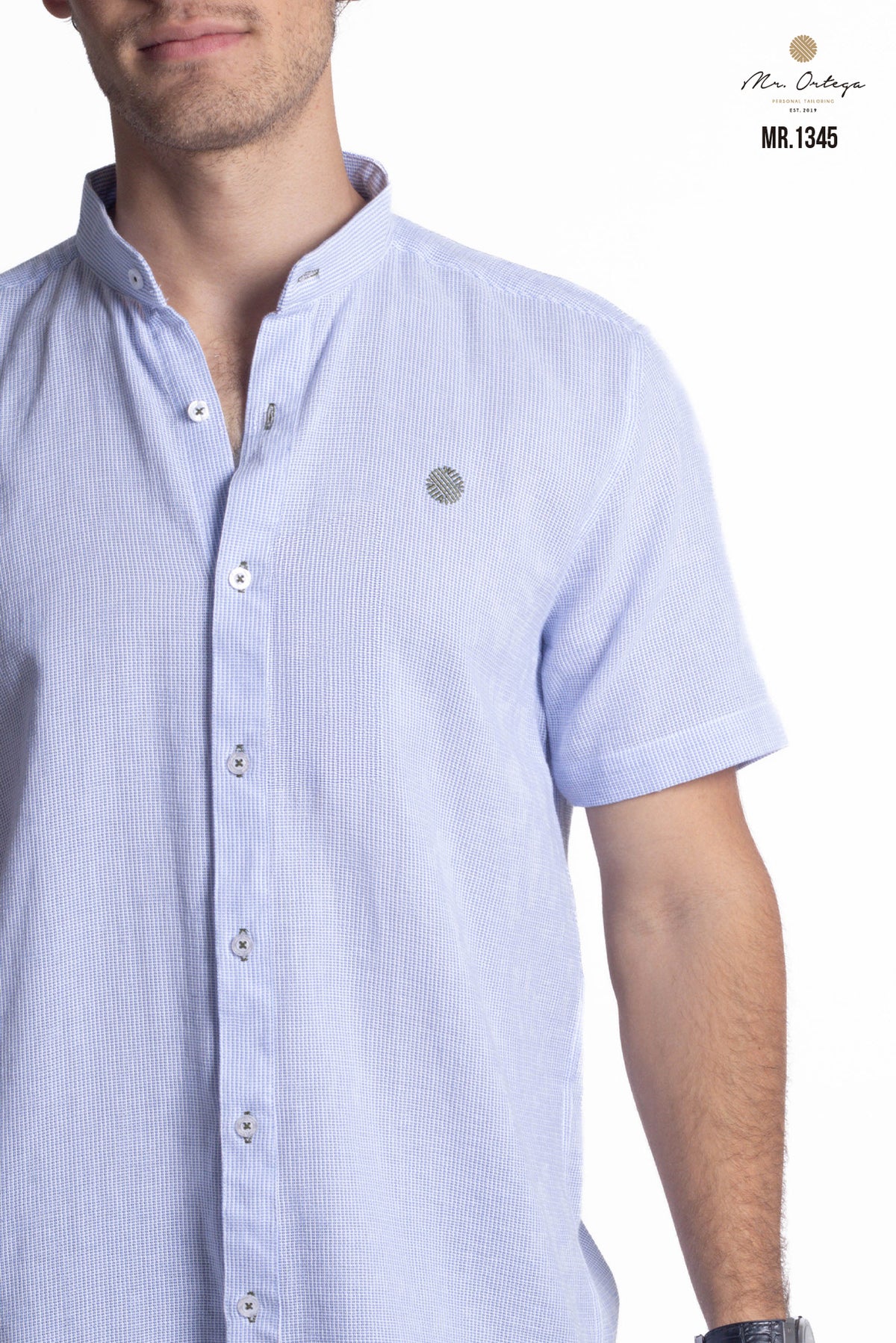 CAMISA LISA AZUL Y BLANCO BORDADO DE TELA MANGA CORTA