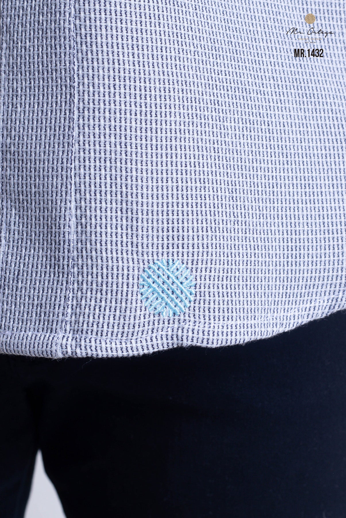 CAMISA BLANCO Y AZUL MARINO