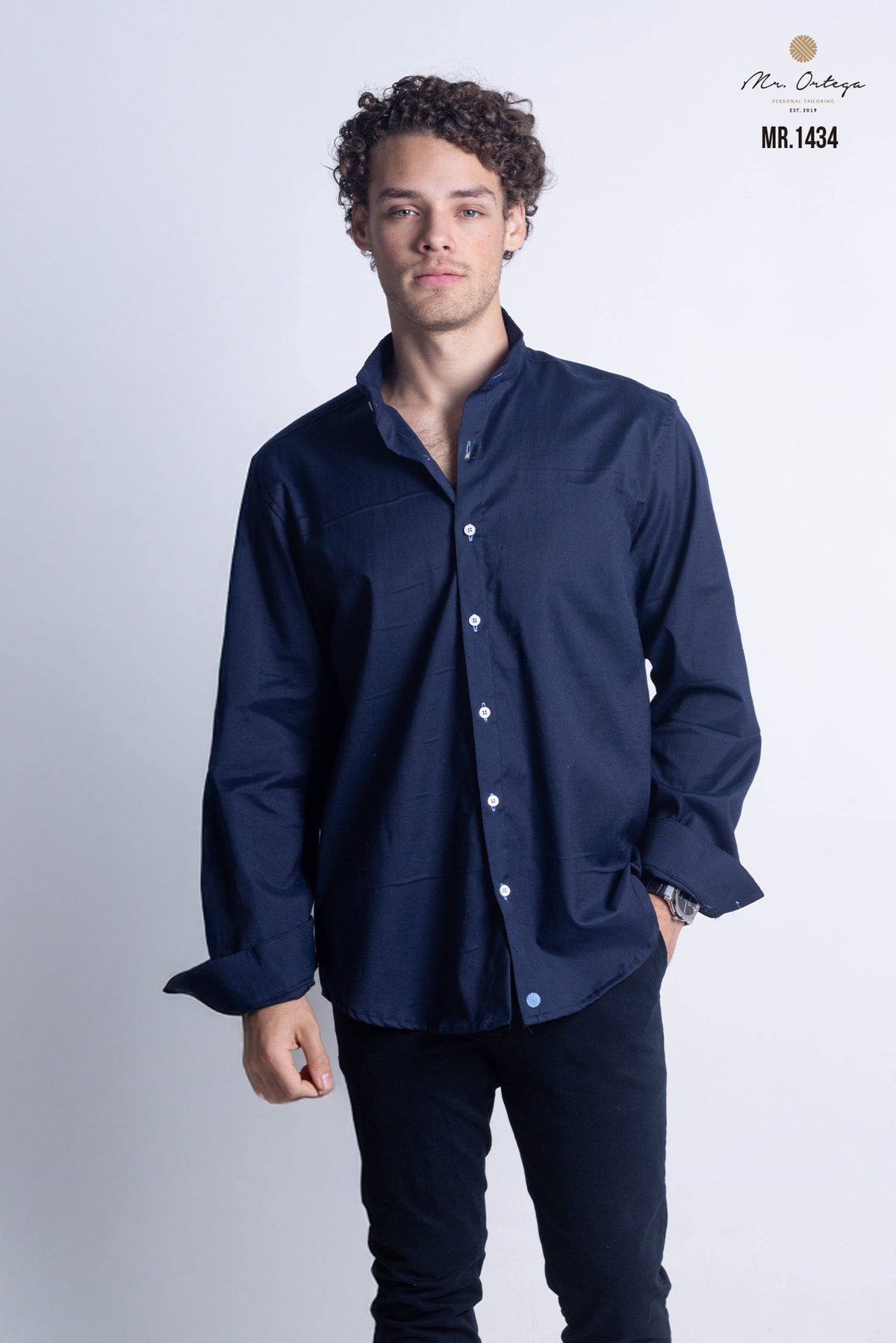 CAMISA LISA AZUL MARINO CUELLO MAO MANGA LARGA