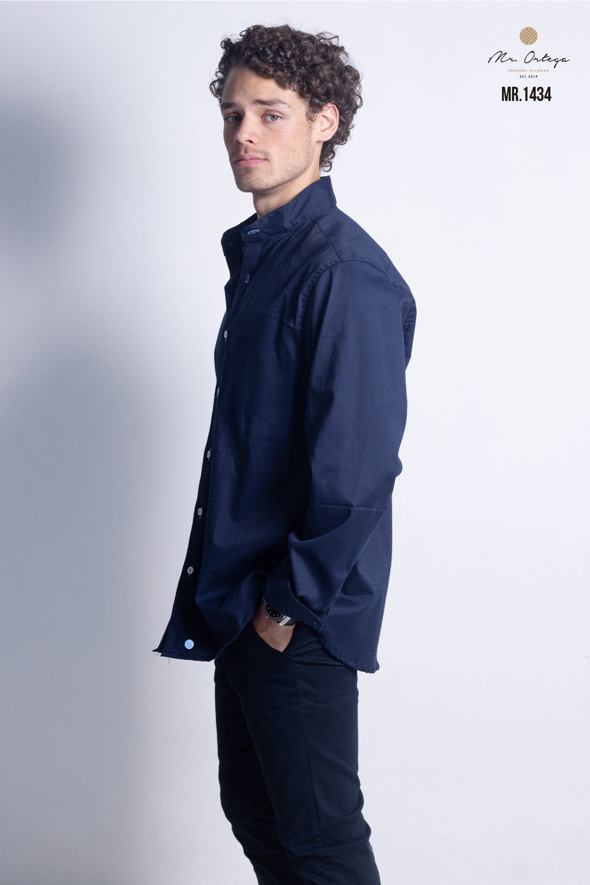 CAMISA LISA AZUL MARINO CUELLO MAO MANGA LARGA