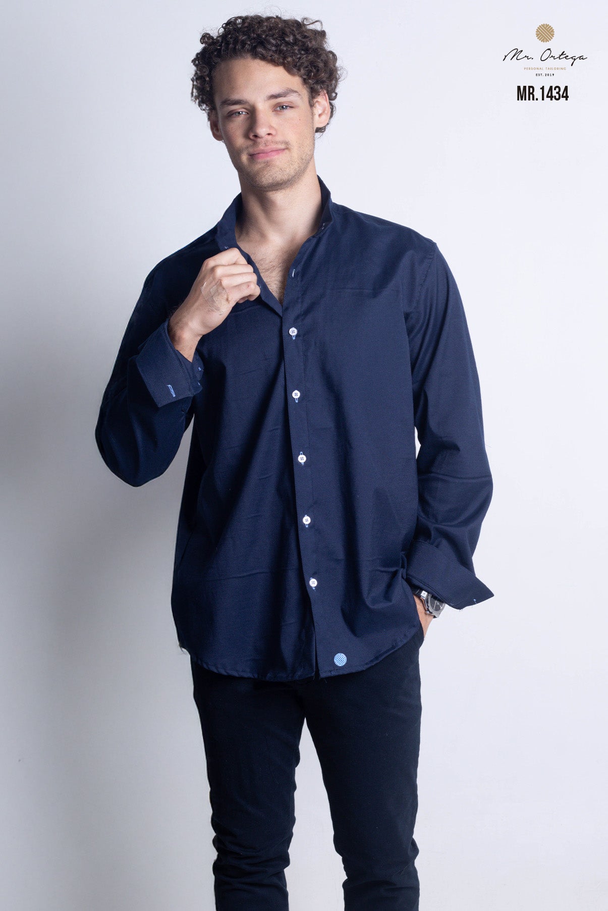 CAMISA LISA AZUL MARINO CUELLO MAO MANGA LARGA