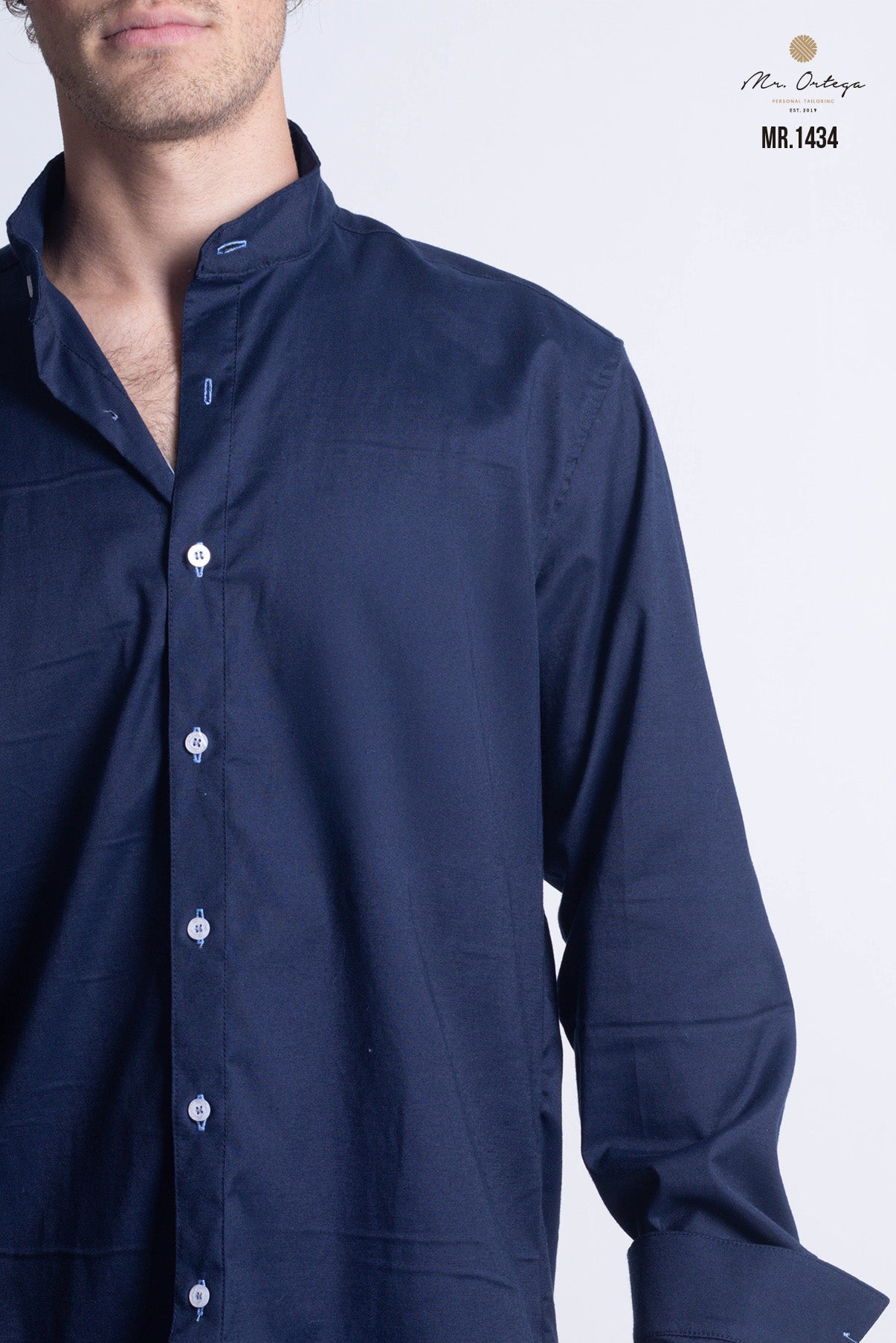CAMISA LISA AZUL MARINO CUELLO MAO MANGA LARGA