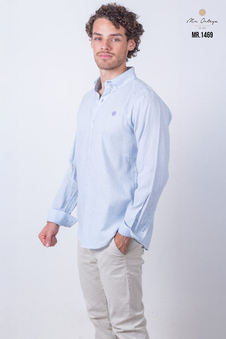 CAMISA LISA AZUL CLARO BORDADO MORADO