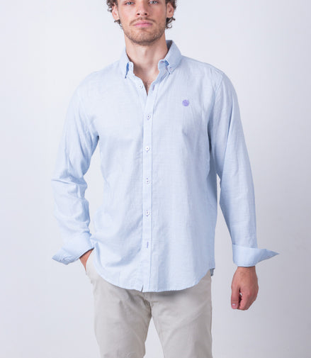 CAMISA LISA AZUL CLARO BORDADO MORADO