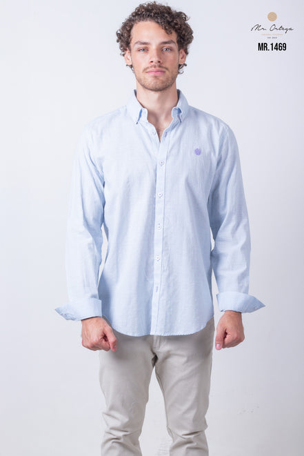 CAMISA LISA AZUL CLARO BORDADO MORADO