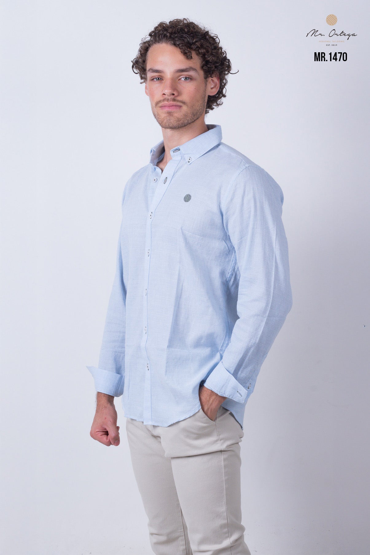 CAMISA LISA AZUL CLARO BORDADO VERDE