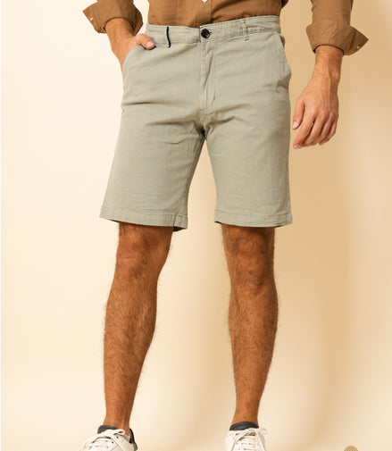 BERMUDA DE GABARDINA VERDE PISTACHE