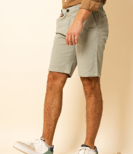 BERMUDA DE GABARDINA VERDE PISTACHE