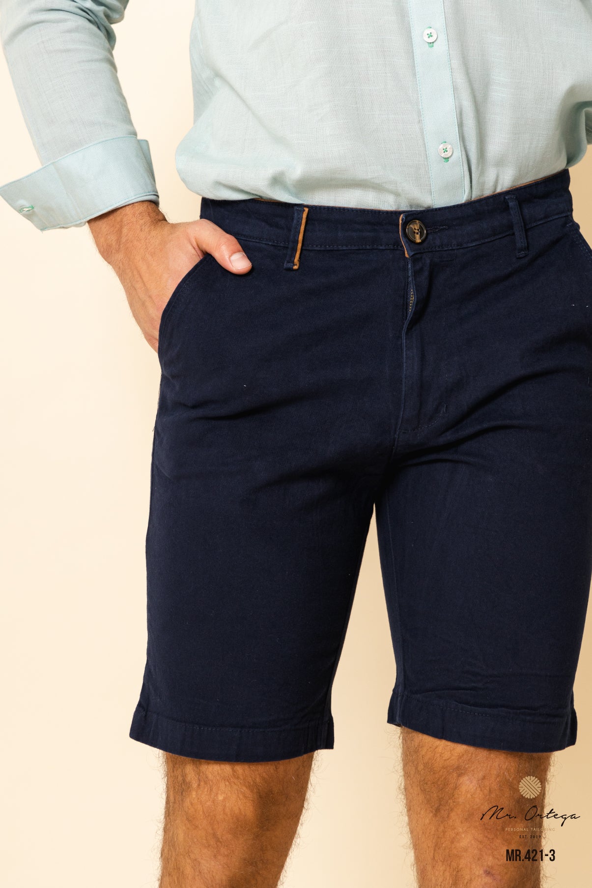 BERMUDA DE GABARDINA AZUL MARINO