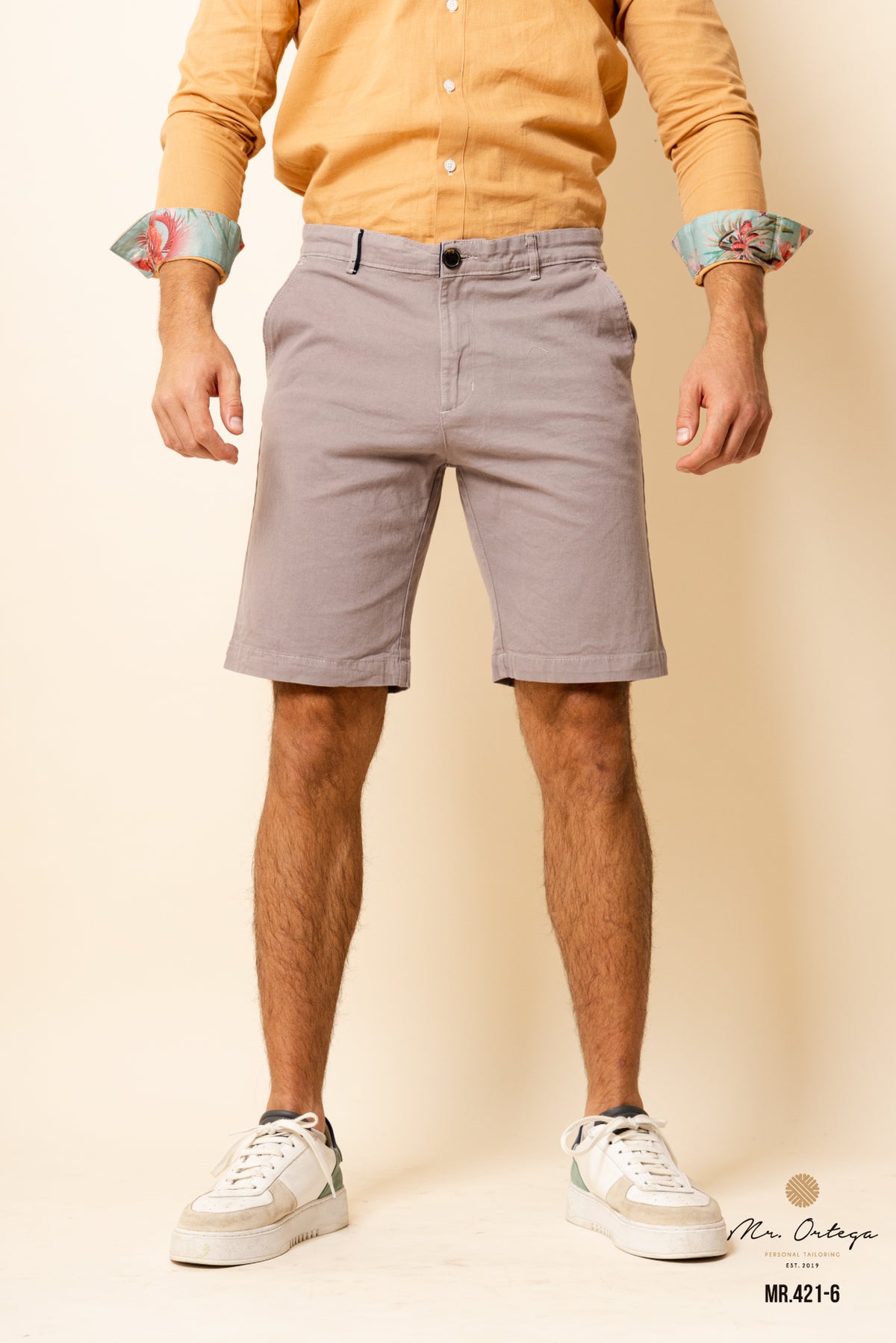 BERMUDA DE GABARDINA GRIS