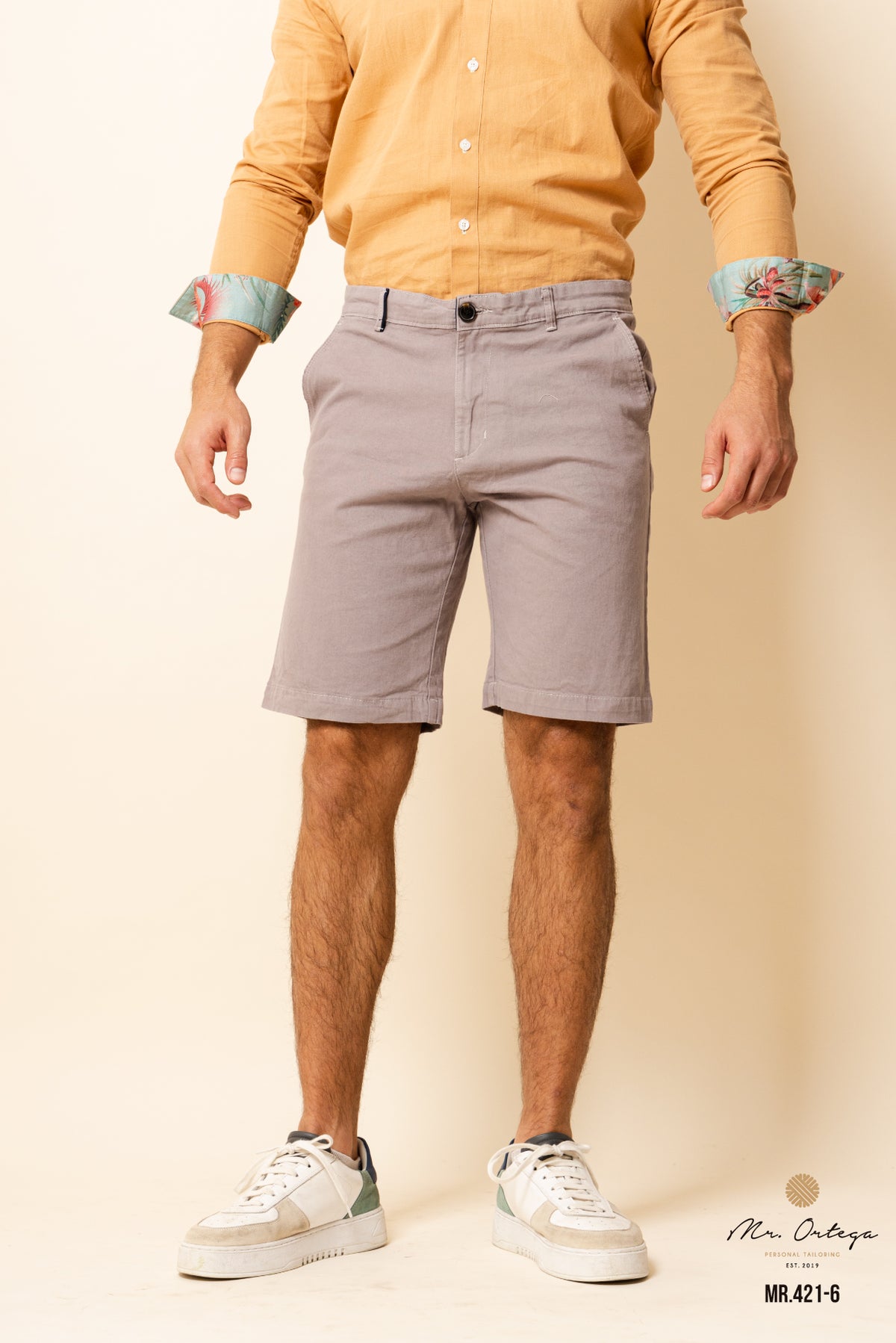 BERMUDA DE GABARDINA GRIS