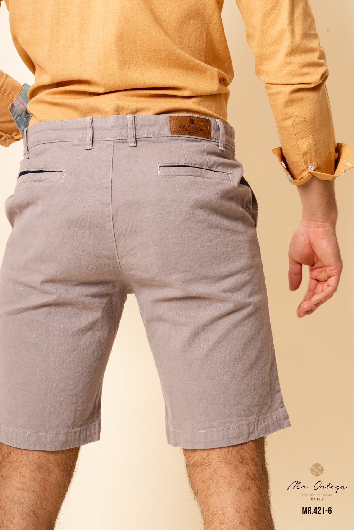 BERMUDA DE GABARDINA GRIS