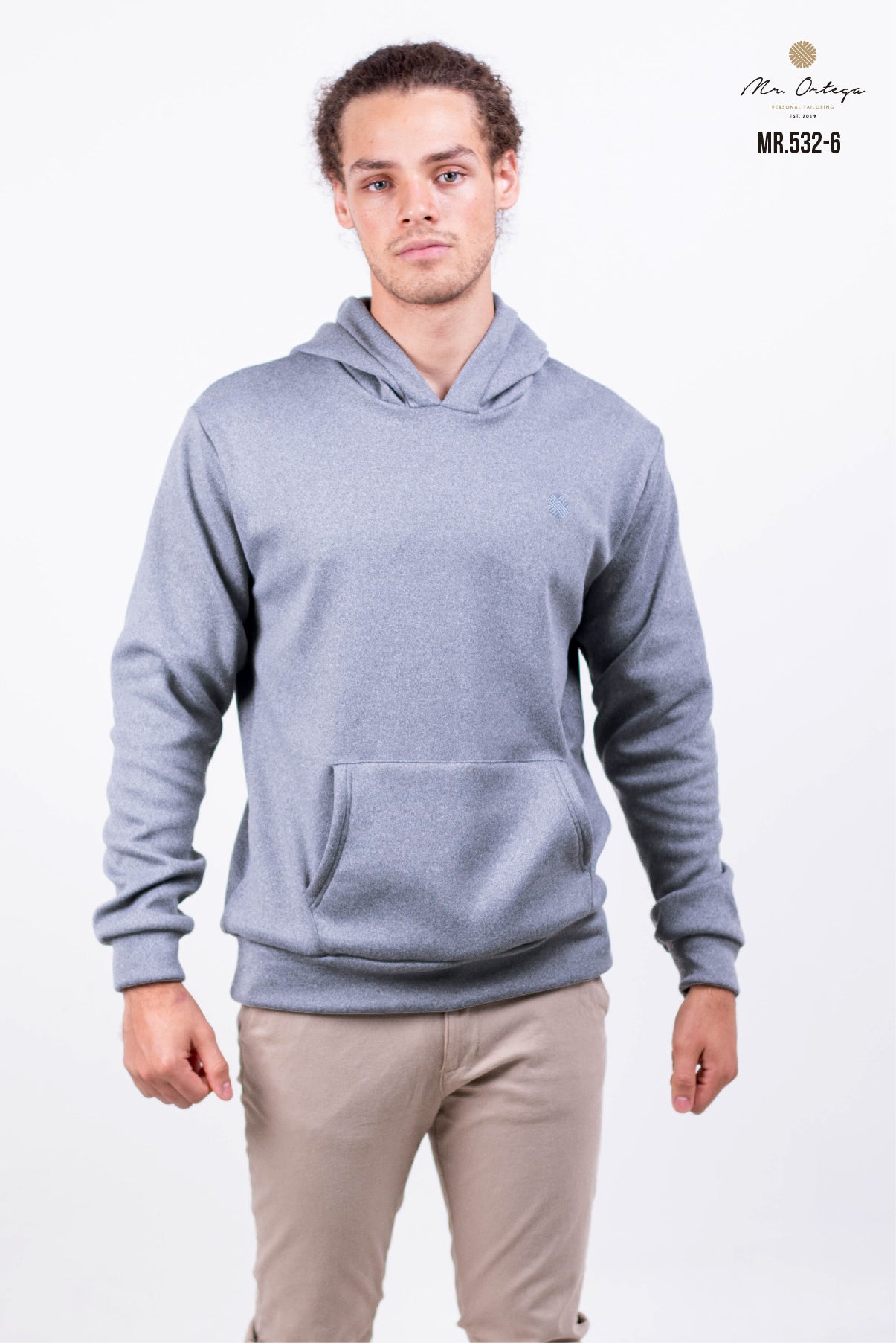 SUDADERA GRIS CON GORRO