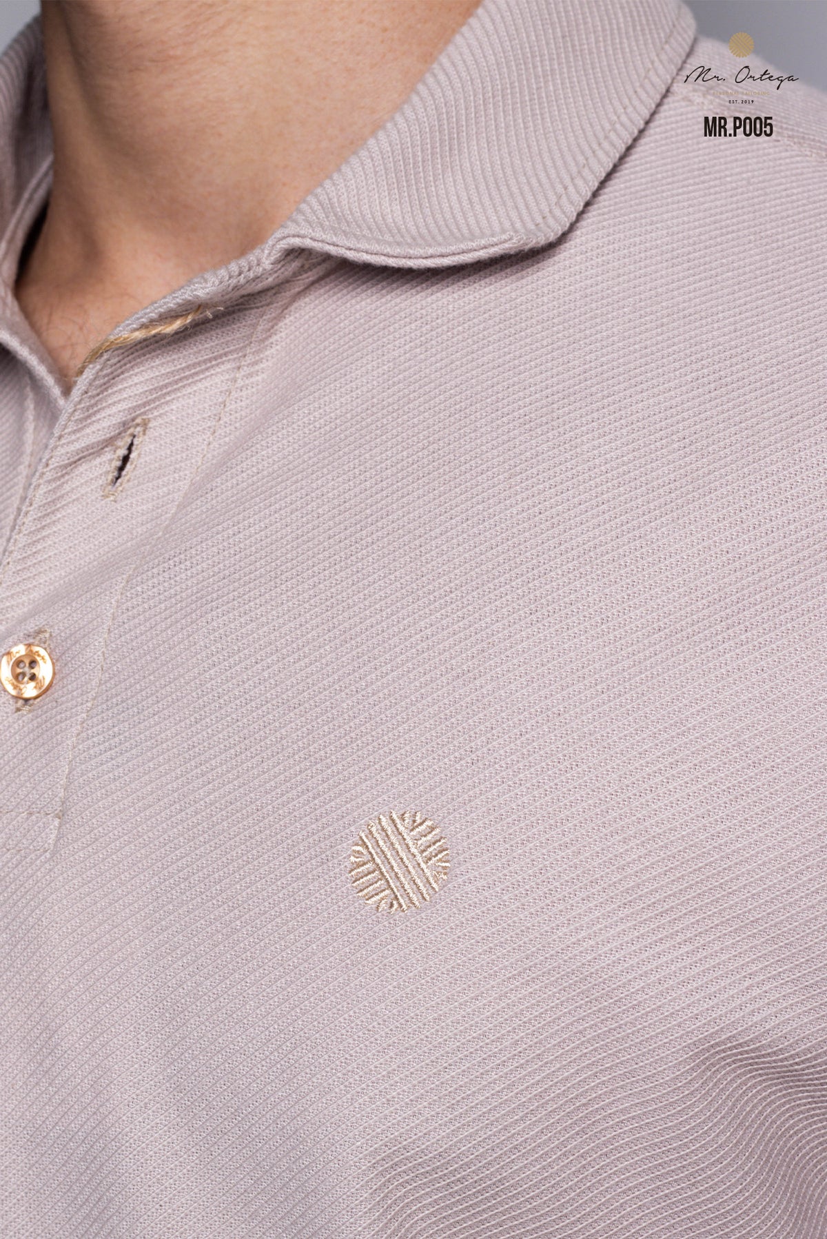 PLAYERA TIPO POLO TEXTURA WAFFLEADA BEIGE MANGA CORTA