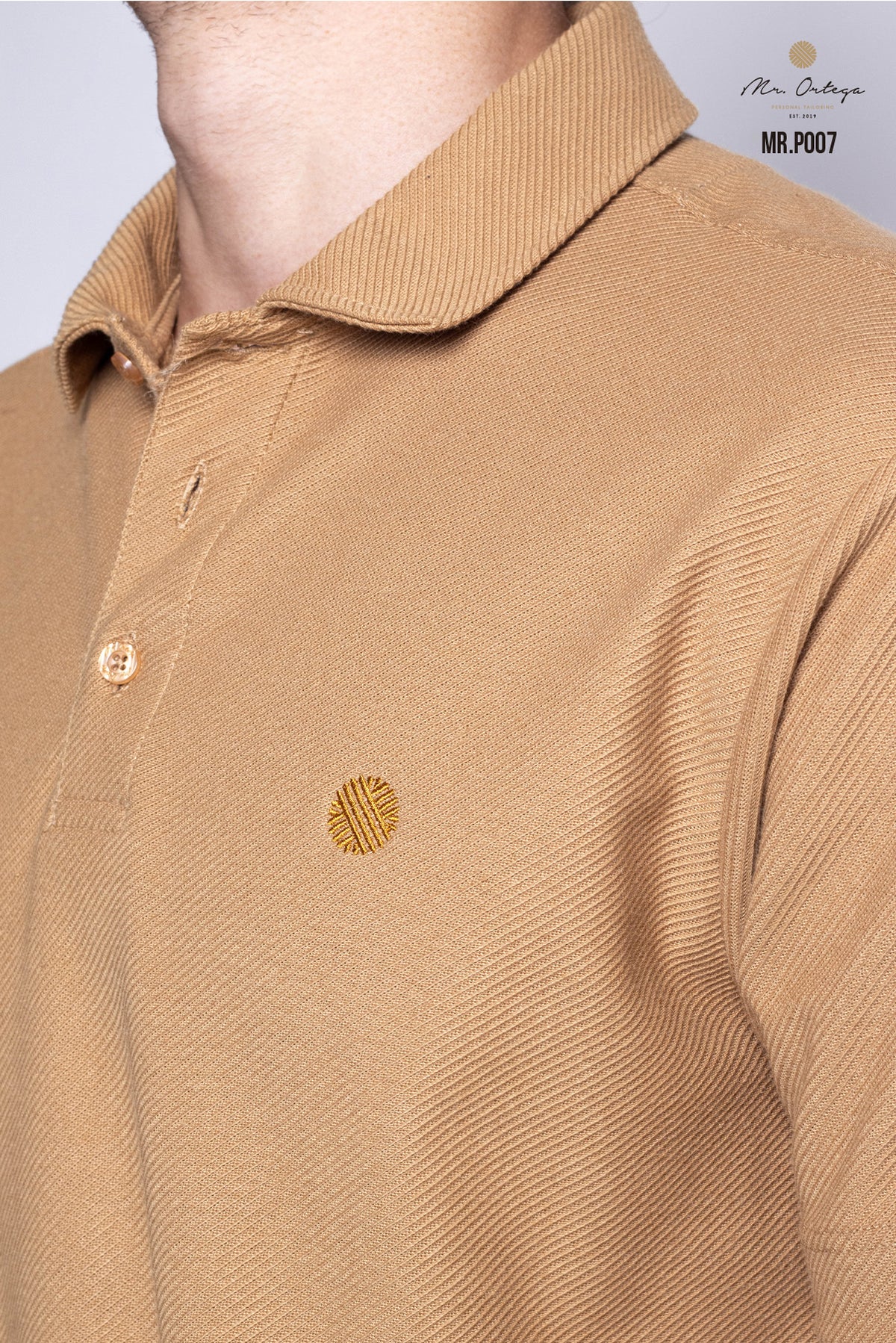 PLAYERA TIPO POLO TEXTURA WAFFLEADA CAQUI MANGA CORTA