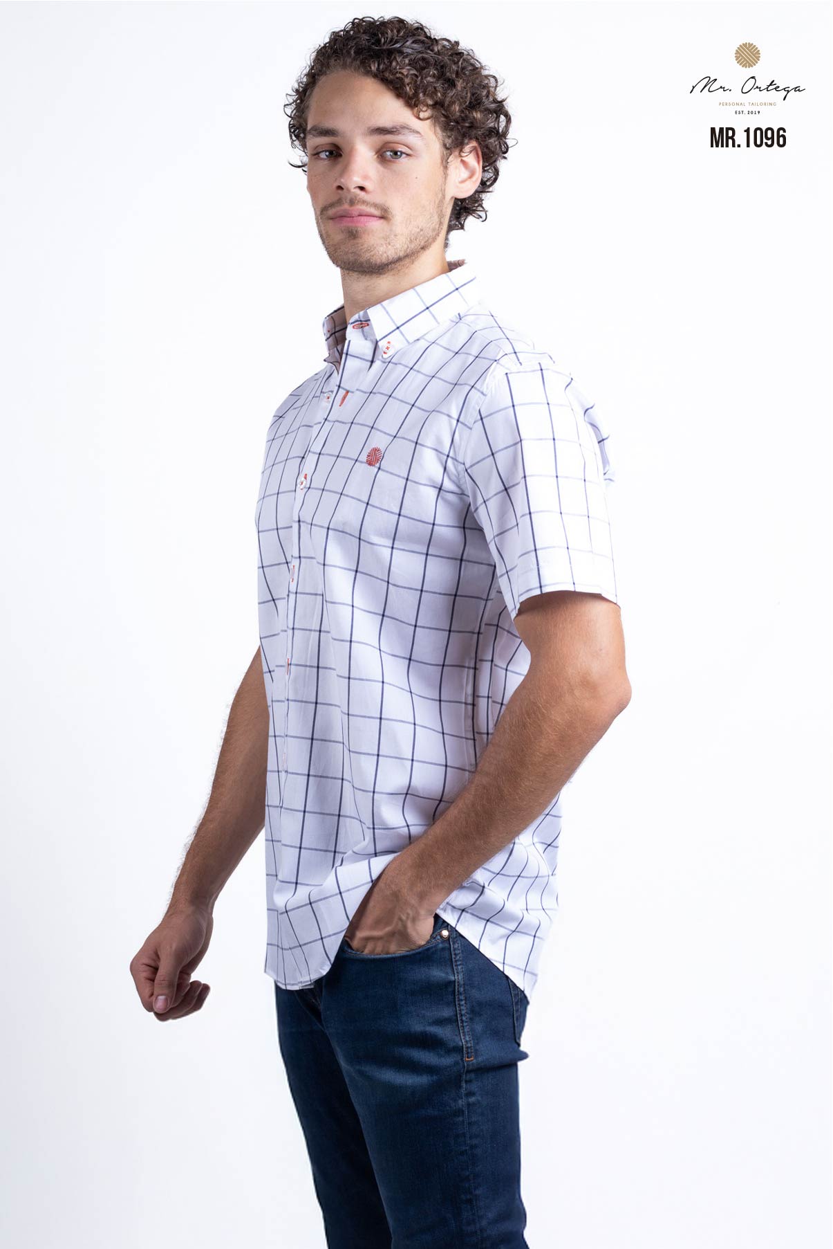 CAMISA CUADROS BLANCA CUADROS NEGROS LOGO ROJO MANGA LARGA
