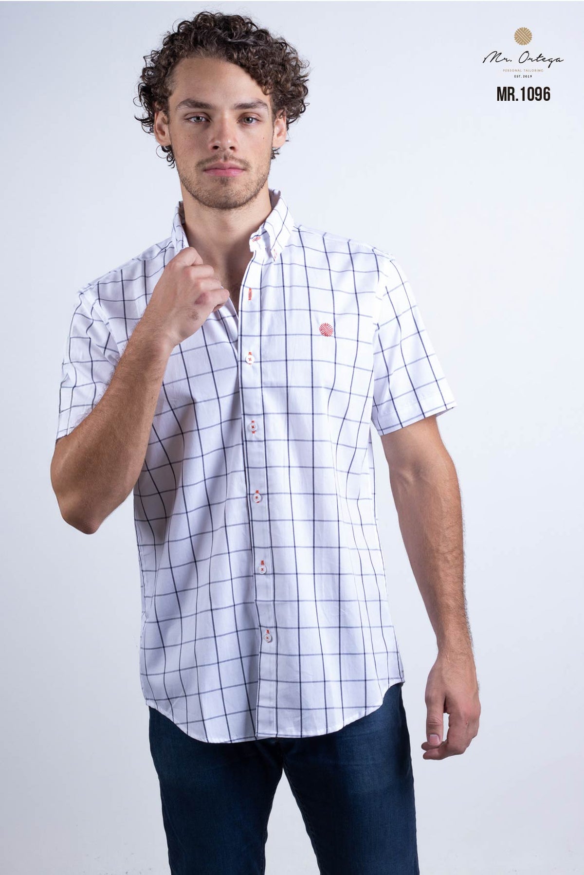 CAMISA CUADROS BLANCA CUADROS NEGROS LOGO ROJO MANGA LARGA