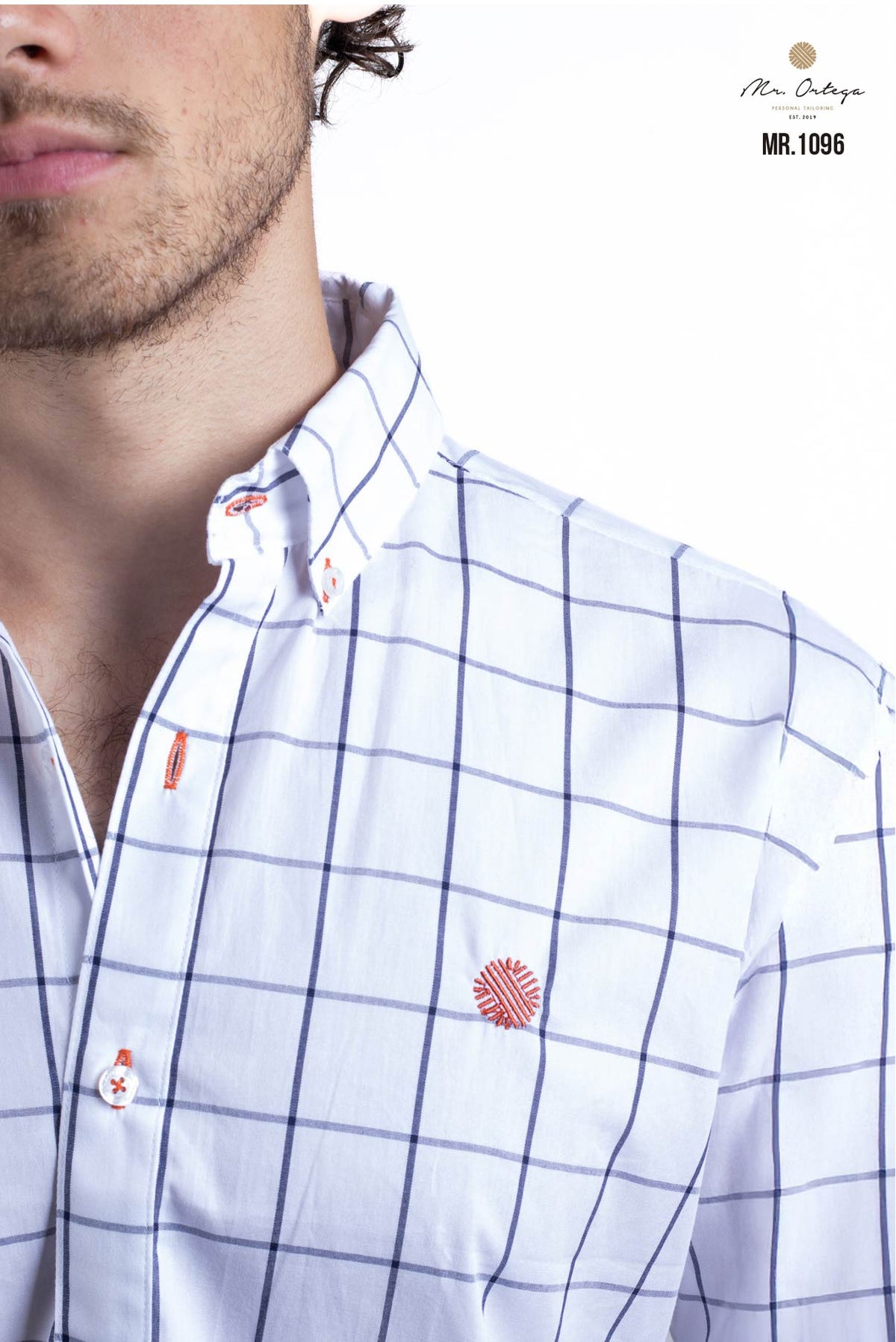 CAMISA CUADROS BLANCA CUADROS NEGROS LOGO ROJO MANGA LARGA