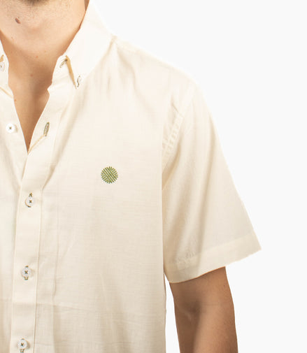 CAMISA LISA BEIGE MANGA CORTA LOGOTIPO OLIVO