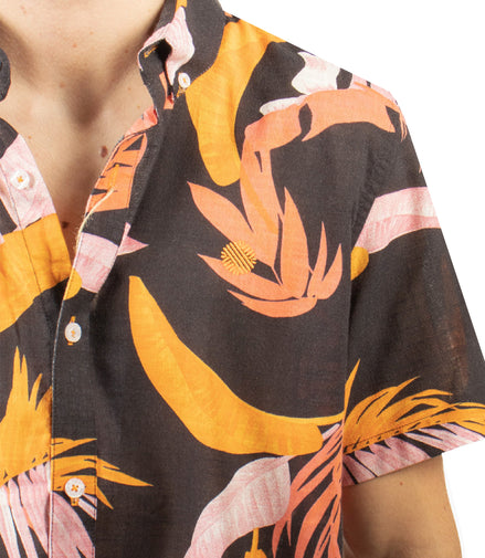 CAMISA NEGRA HOJAS ROSA
