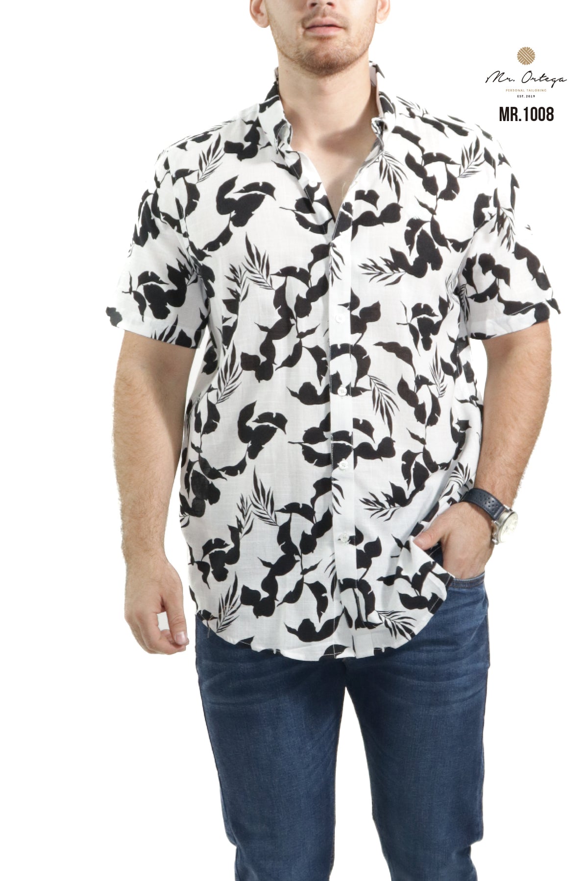 CAMISA ESTAMPADA BLANCA CON HOJAS NEGRAS MANGA CORTA